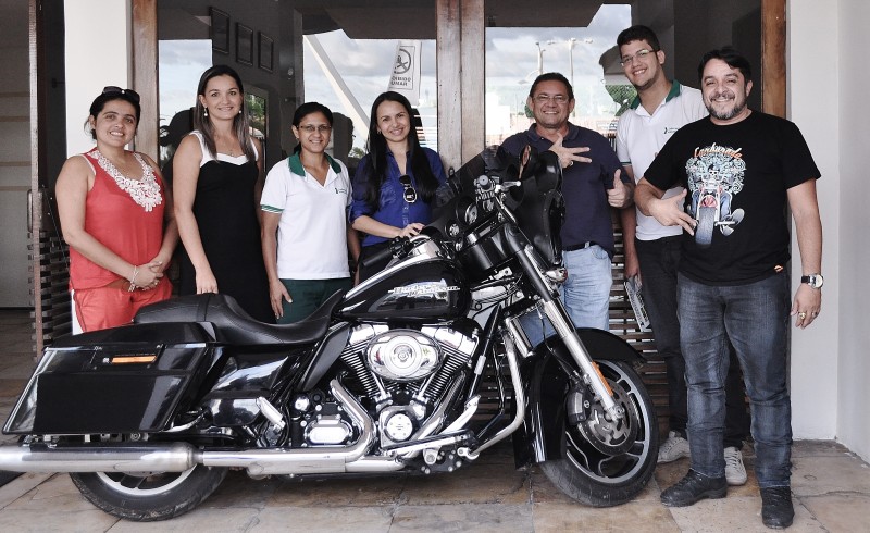 Ricardo Quinderé 3o. da direita para a esquerda), junto com equipe do Moto Vida, projeto que abrirá o evento de 2016